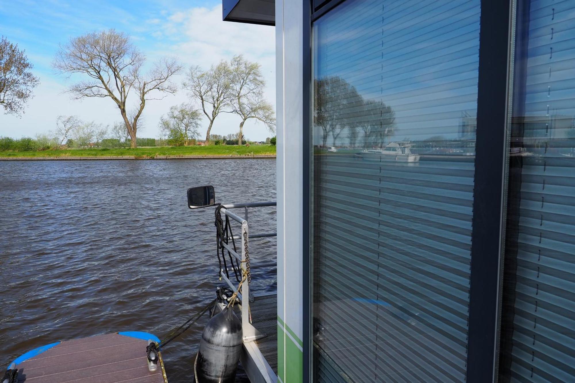 Houseboat Tiny Griffin Hotel Nieuwpoort Bagian luar foto